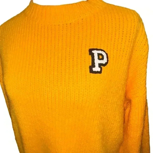 Two PINK Victoria Secret knitted boyfriend sweaters … - Picture 2 of 16